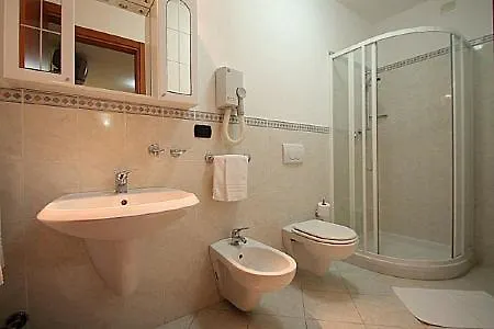 Sleeps 4 Air Con Wifi Villa *