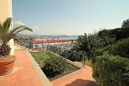 Villa Sleeps 4 Air Con Wifi La Spezia