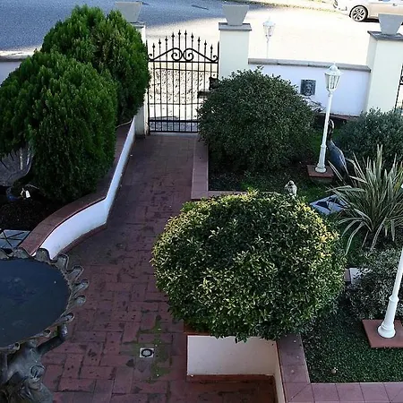 Sleeps 4 Air Con Wifi Villa