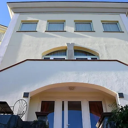 Villa Sleeps 4 Air Con Wifi La Spezia
