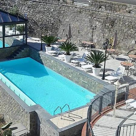 Villa Sleeps 4 Air Con Wifi *