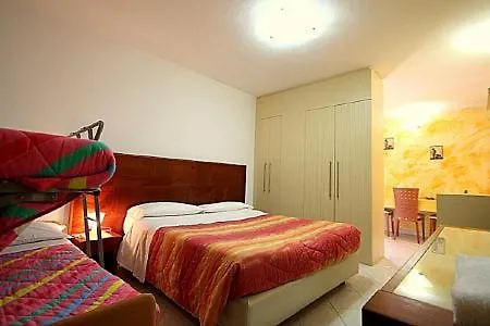 Sleeps 4 Air Con Wifi La Spezia